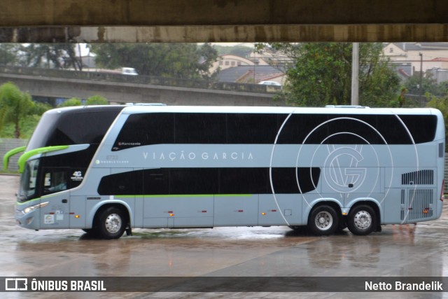 Viação Garcia 8723 na cidade de Curitiba, Paraná, Brasil, por Netto Brandelik. ID da foto: 9645421.