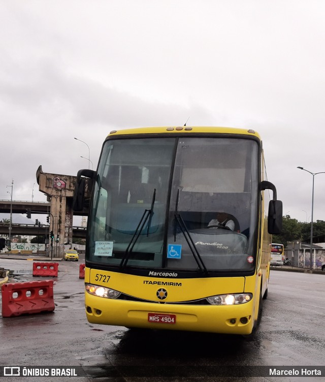 Viação Itapemirim 5727 na cidade de Rio de Janeiro, Rio de Janeiro, Brasil, por Marcelo Horta. ID da foto: 9648721.