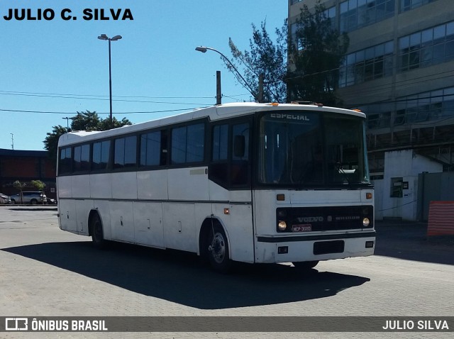 Ônibus Particulares 3680 na cidade de Porto Alegre, Rio Grande do Sul, Brasil, por JULIO SILVA. Número da foto: #9651347.