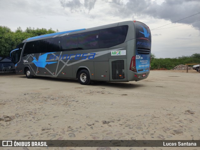 Viação Princesa dos Inhamuns 804 na cidade de Madalena, Ceará, Brasil, por Lucas Santana . Número da foto: #9652410.