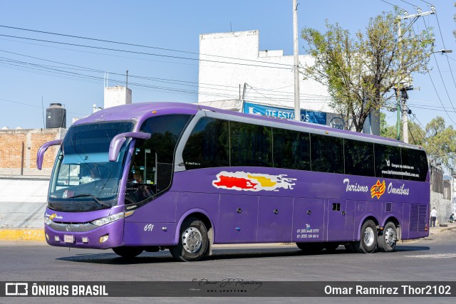 Turismo en Omnibus 691 na cidade de Gustavo A. Madero, Ciudad de México, México, por Omar Ramírez Thor2102. Número da foto: #9655622.