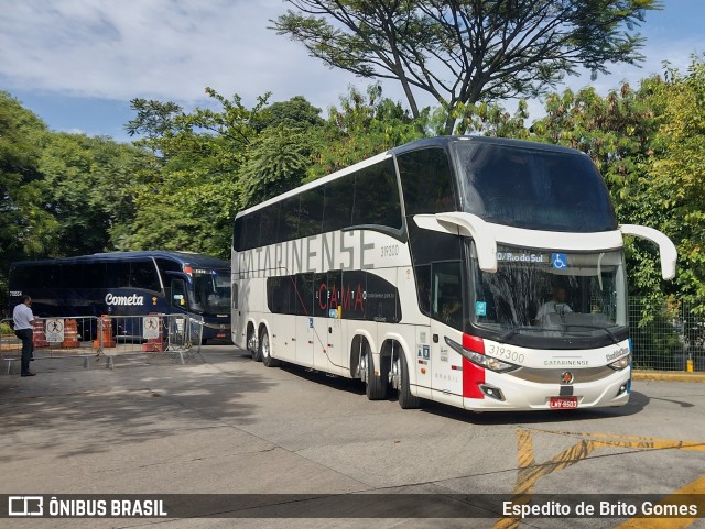 Auto Viação Catarinense 319300 na cidade de São Paulo, São Paulo, Brasil, por Espedito de Brito Gomes. Número da foto: #9657921.