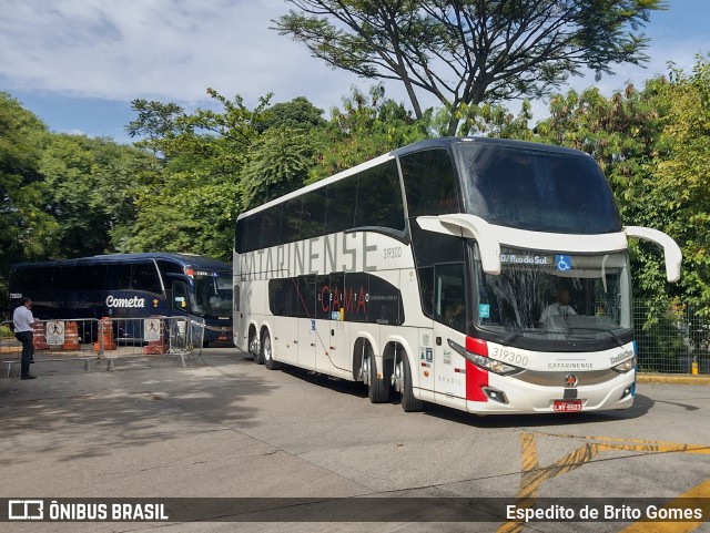 Auto Viação Catarinense 319300 na cidade de São Paulo, São Paulo, Brasil, por Espedito de Brito Gomes. ID da foto: 9657921.