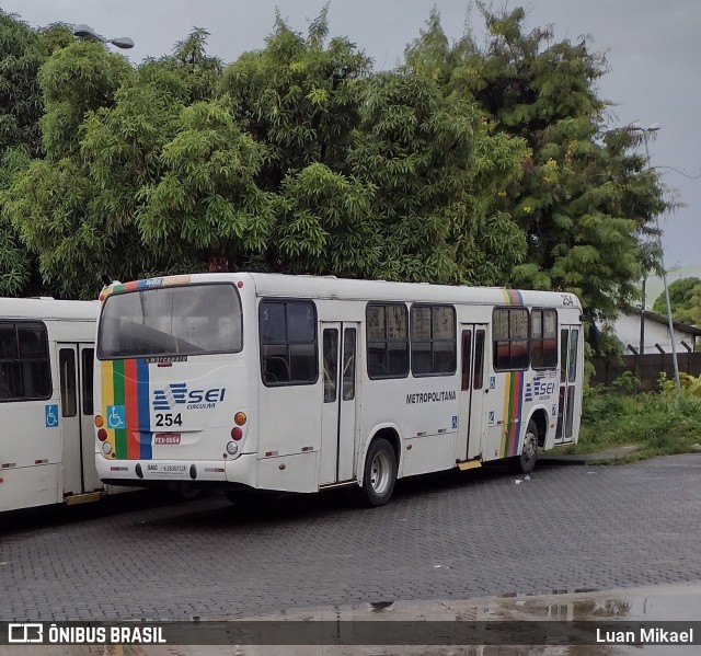 Empresa Metropolitana 254 na cidade de Recife, Pernambuco, Brasil, por Luan Mikael. ID da foto: 9664060.