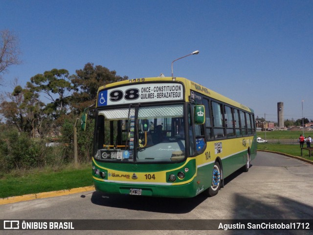 Expreso Quilmes S.A. 104 na cidade de La Tablada, La Matanza, Buenos Aires, Argentina, por Agustin SanCristobal1712. Número da foto: #9665592.