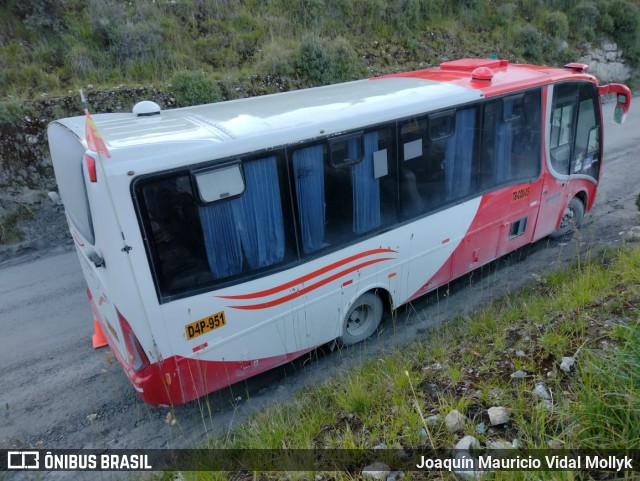 Kale Express TB-COU-05 na cidade de Áncash, Peru, por Joaquín Mauricio Vidal Mollyk. Número da foto: #9668431.