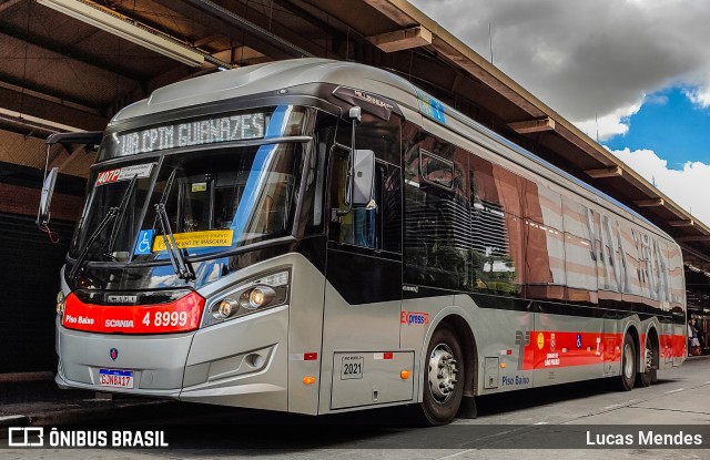 Express Transportes Urbanos Ltda 4 8999 na cidade de São Paulo, São Paulo, Brasil, por Lucas Mendes. ID da foto: 9671763.