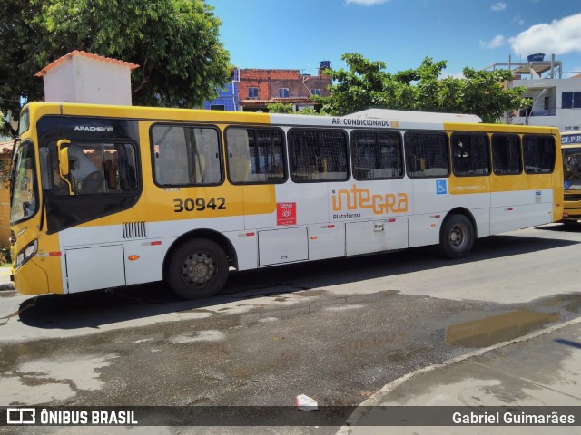 Plataforma Transportes 30942 na cidade de Salvador, Bahia, Brasil, por Gabriel Guimarães. Número da foto: #9669593.