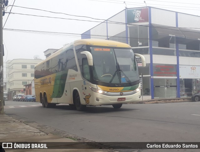 Empresa Gontijo de Transportes 18250 na cidade de São João del Rei, Minas Gerais, Brasil, por Carlos Eduardo Santos. ID da foto: 9671833.