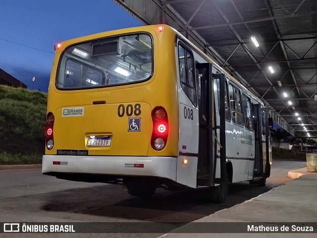 Grande Ocidental 008 na cidade de Luziânia, Goiás, Brasil, por Matheus de Souza. Número da foto: #9673631.