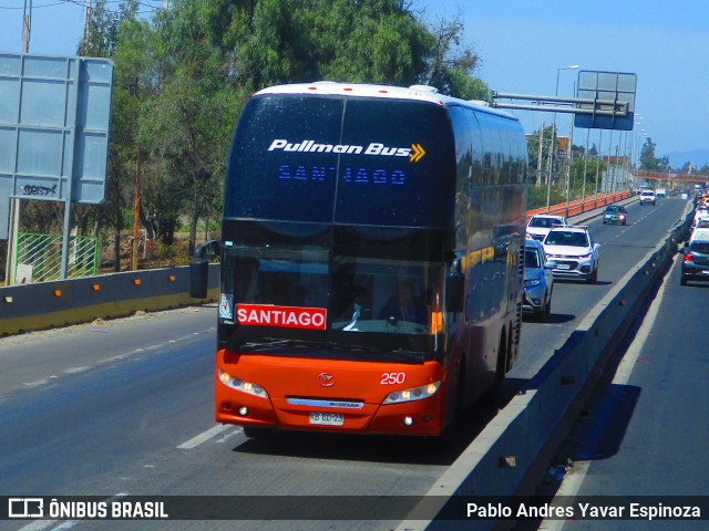 Pullman Bus 250 na cidade de Rancagua, Cachapoal, Libertador General Bernardo O'Higgins, Chile, por Pablo Andres Yavar Espinoza. Número da foto: #9675041.
