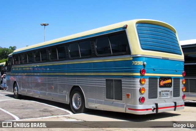 Ônibus Particulares 7096 na cidade de São Paulo, São Paulo, Brasil, por Diego Lip. Número da foto: #9677315.