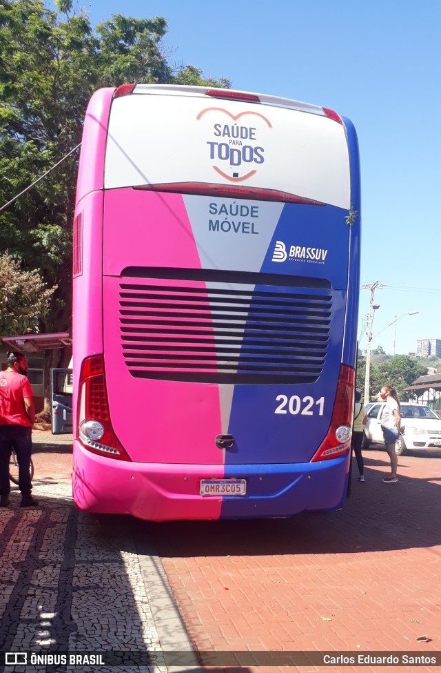 Ônibus Particulares 2021 na cidade de São João del Rei, Minas Gerais, Brasil, por Carlos Eduardo Santos. Número da foto: #9676461.