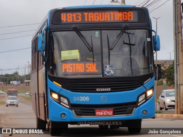 Taguatur - Taguatinga Transporte e Turismo 04306 na cidade de Taguatinga, Distrito Federal, Brasil, por João Gonçalves. ID da foto: 9676805.