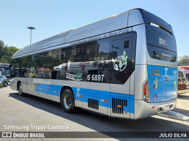 Transwolff Transportes e Turismo 6 6897 na cidade de São Paulo, São Paulo, Brasil, por JULIO SILVA. Número da foto: #9681778.