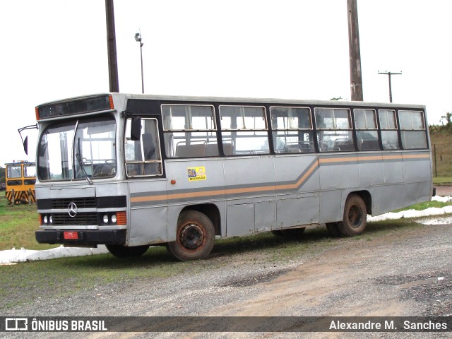 Ônibus Particulares 5166 na cidade de Ponta Grossa, Paraná, Brasil, por Alexandre M.  Sanches. Número da foto: #9684983.