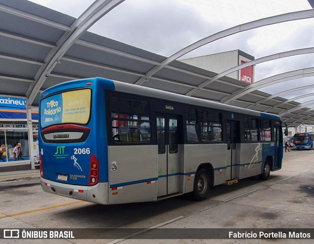 ATT - Atlântico Transportes e Turismo - Vitória da Conquista 2066 na cidade de Vitória da Conquista, Bahia, Brasil, por Fabrício Portella Matos. Número da foto: #9686760.