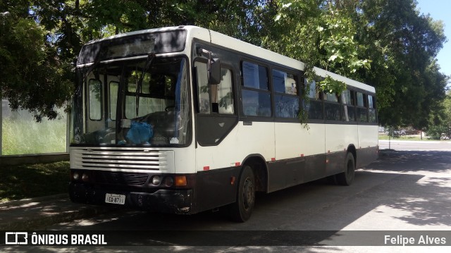 Ônibus Particulares 8711 na cidade de Pelotas, Rio Grande do Sul, Brasil, por Felipe Alves. ID da foto: 9702581.