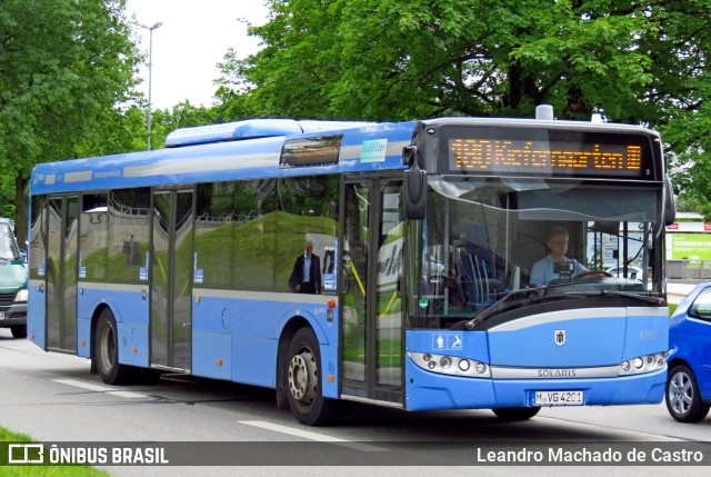 MVG - Münchner Verkehrsgesellschaft 4201 na cidade de Munich, Bavaria, Alemanha, por Leandro Machado de Castro. ID da foto: 9706769.