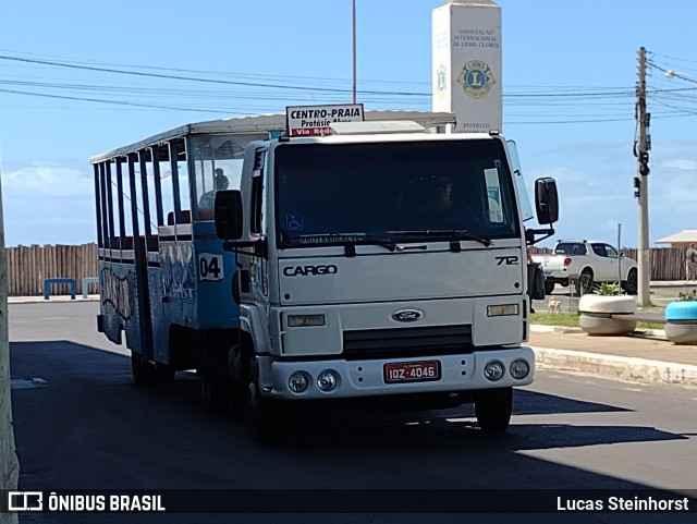Carrossauro Passeios Turísticos 04 na cidade de Tramandaí, Rio Grande do Sul, Brasil, por Lucas Steinhorst. Número da foto: #9707285.