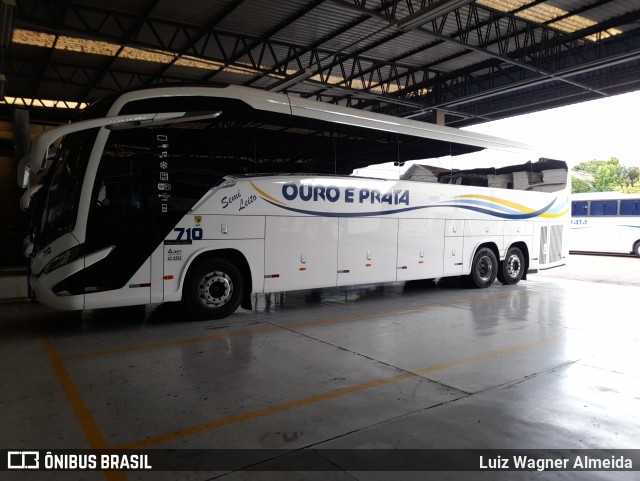 Viação Ouro e Prata 710 na cidade de Porto Alegre, Rio Grande do Sul, Brasil, por Luiz Wagner Almeida. Número da foto: #9622868.