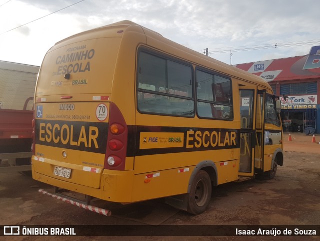 Escolares 1812 na cidade de Samambaia, Distrito Federal, Brasil, por Isaac Araújo de Souza. Número da foto: #9633073.