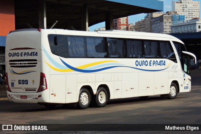 Viação Ouro e Prata 699 na cidade de Porto Alegre, Rio Grande do Sul, Brasil, por Matheus Etges. Número da foto: #9636669.