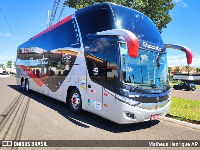 Rizzato Transporte e Turismo 7019 na cidade de Marialva, Paraná, Brasil, por Matheus Henrique AP. ID da foto: 9641174.