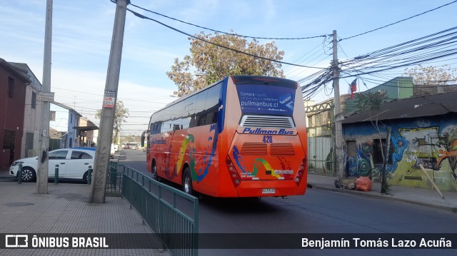 Pullman Bus 428 na cidade de Estación Central, Santiago, Metropolitana de Santiago, Chile, por Benjamín Tomás Lazo Acuña. Número da foto: #10471605.