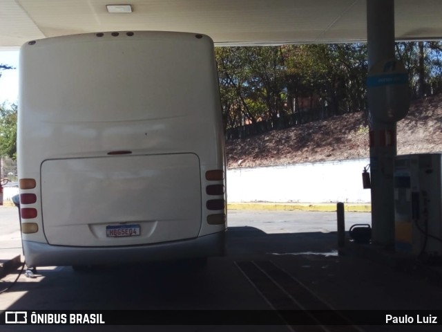 Ônibus Particulares 515 na cidade de Sabará, Minas Gerais, Brasil, por Paulo Luiz. Número da foto: #10478257.