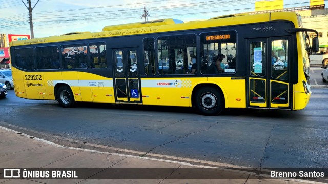 Viação Pioneira 229202 na cidade de SIA, Distrito Federal, Brasil, por Brenno Santos. ID da foto: 10481396.