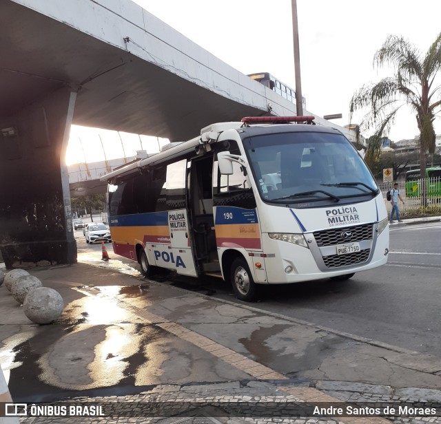 Polícia Militar de Minas Gerais 22849 na cidade de Belo Horizonte, Minas Gerais, Brasil, por Andre Santos de Moraes. ID da foto: 10483367.