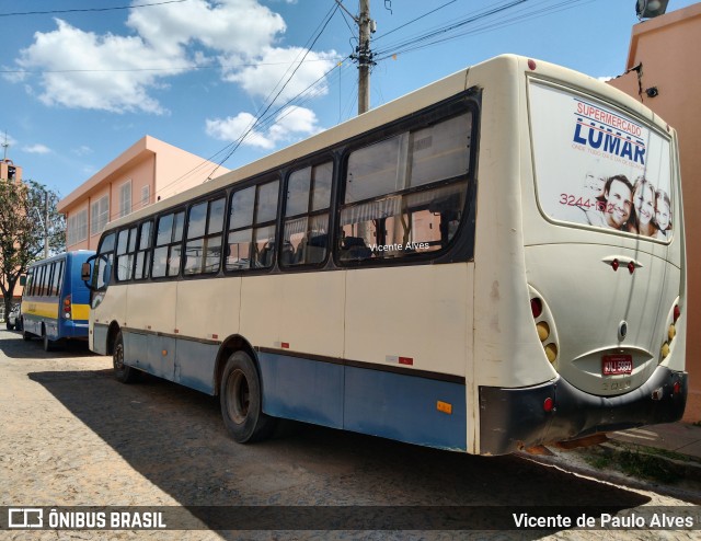 Ônibus Particulares 5860 na cidade de Divinópolis, Minas Gerais, Brasil, por Vicente de Paulo Alves. ID da foto: 10489933.