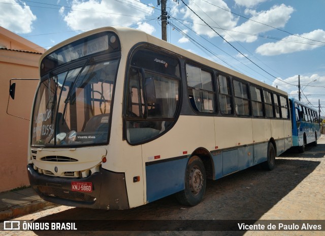 Ônibus Particulares 5860 na cidade de Divinópolis, Minas Gerais, Brasil, por Vicente de Paulo Alves. Número da foto: #10489948.