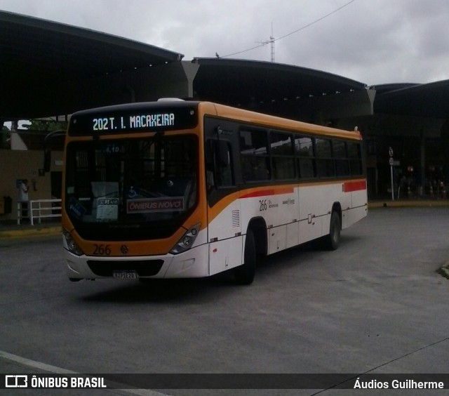 Empresa Metropolitana 266 na cidade de Recife, Pernambuco, Brasil, por Áudios Guilherme. Número da foto: #10489639.
