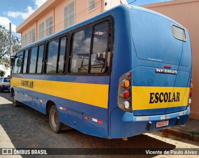 Escolares 19 na cidade de Divinópolis, Minas Gerais, Brasil, por Vicente de Paulo Alves. ID da foto: 10491964.