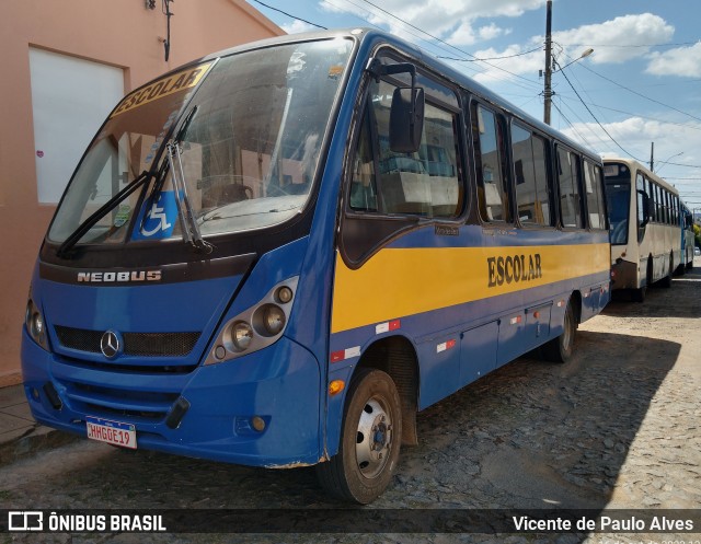 Escolares 19 na cidade de Divinópolis, Minas Gerais, Brasil, por Vicente de Paulo Alves. ID da foto: 10491968.