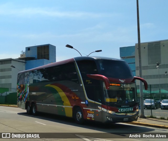 Autobuses Cruceña 2016 na cidade de São Paulo, São Paulo, Brasil, por André  Rocha Alves. ID da foto: 10439419.