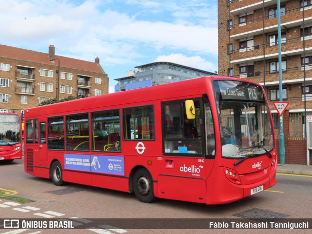 Abellio London Bus Company 8342 na cidade de London, Greater London, Inglaterra, por Fábio Takahashi Tanniguchi. Número da foto: #10496075.