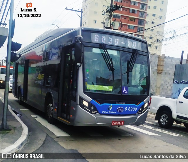 Transwolff Transportes e Turismo 6 6909 na cidade de São Paulo, São Paulo, Brasil, por Lucas Santos da Silva. Número da foto: #10498862.