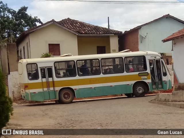 Transporte Matos 807 na cidade de Ataléia, Minas Gerais, Brasil, por Gean Lucas. Número da foto: #10498253.