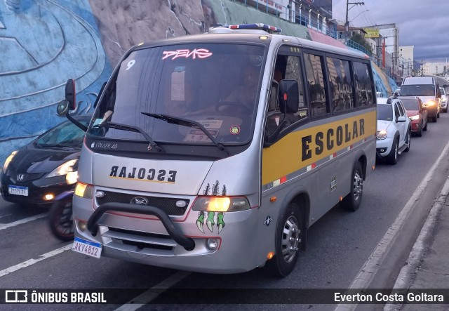 Escolares AKY4B12 na cidade de Cariacica, Espírito Santo, Brasil, por Everton Costa Goltara. Número da foto: #10498413.