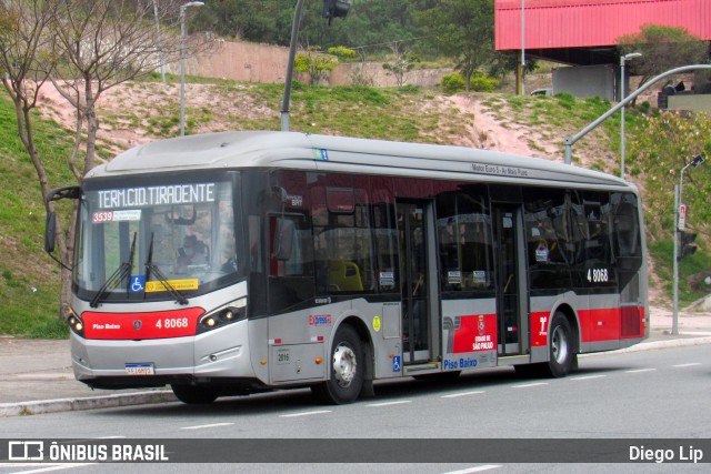 Express Transportes Urbanos Ltda 4 8068 na cidade de São Paulo, São Paulo, Brasil, por Diego Lip. ID da foto: 10507456.