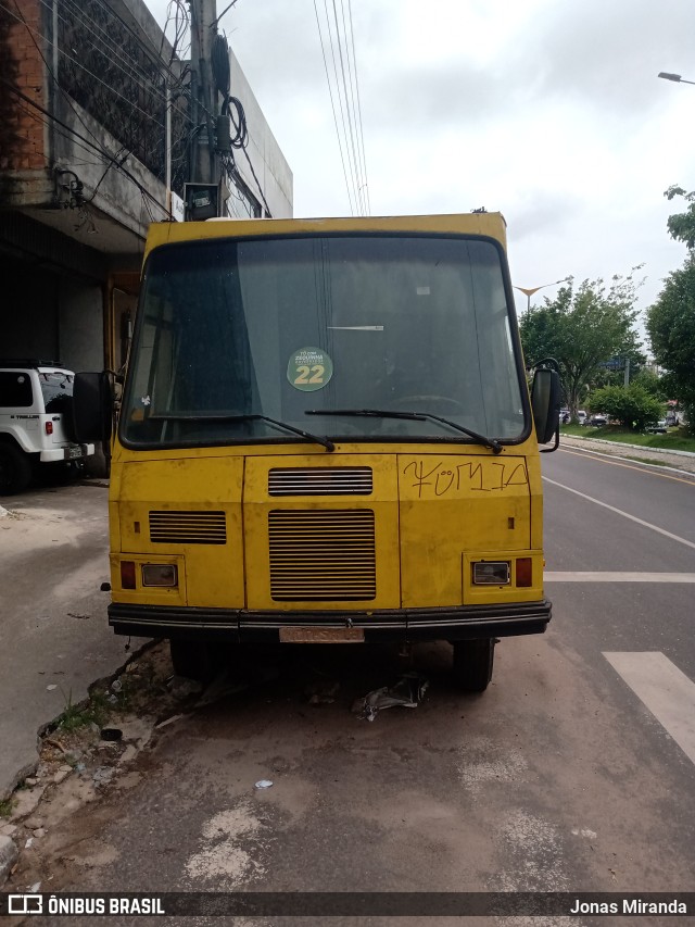 Ônibus Particulares C200 na cidade de Ananindeua, Pará, Brasil, por Jonas Miranda. ID da foto: 10506617.