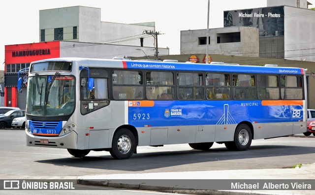 BB Transportes e Turismo 5923 na cidade de Barueri, São Paulo, Brasil, por Michael  Alberto Vieira. Número da foto: #10508281.