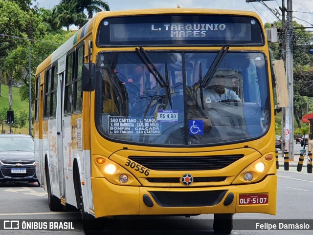 Plataforma Transportes 30556 na cidade de Salvador, Bahia, Brasil, por Felipe Damásio. Número da foto: #10508515.