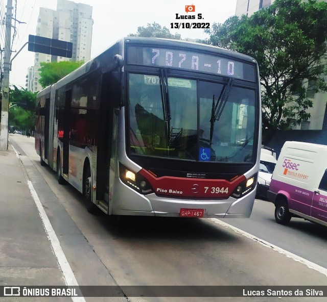 Viação Metrópole Paulista - Zona Sul 7 3944 na cidade de São Paulo, São Paulo, Brasil, por Lucas Santos da Silva. ID da foto: 10507933.