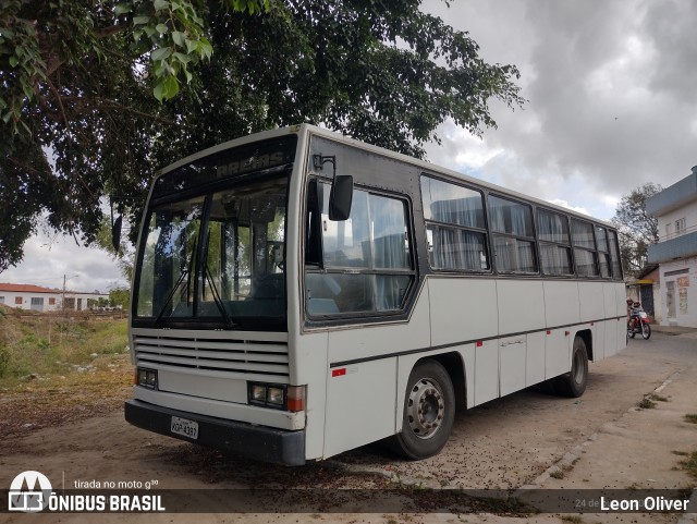 Ônibus Particulares 4387 na cidade de Bezerros, Pernambuco, Brasil, por Leon Oliver. Número da foto: #10512014.