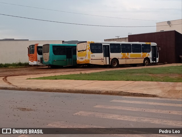 Karen Transportes 074 na cidade de Campina do Monte Alegre, São Paulo, Brasil, por Pedro Leo. Número da foto: #10512347.