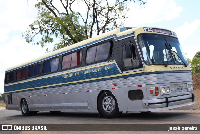 Ônibus Particulares BTD6754 na cidade de Santa Rita do Passa Quatro, São Paulo, Brasil, por jessé pereira. ID da foto: 10513906.